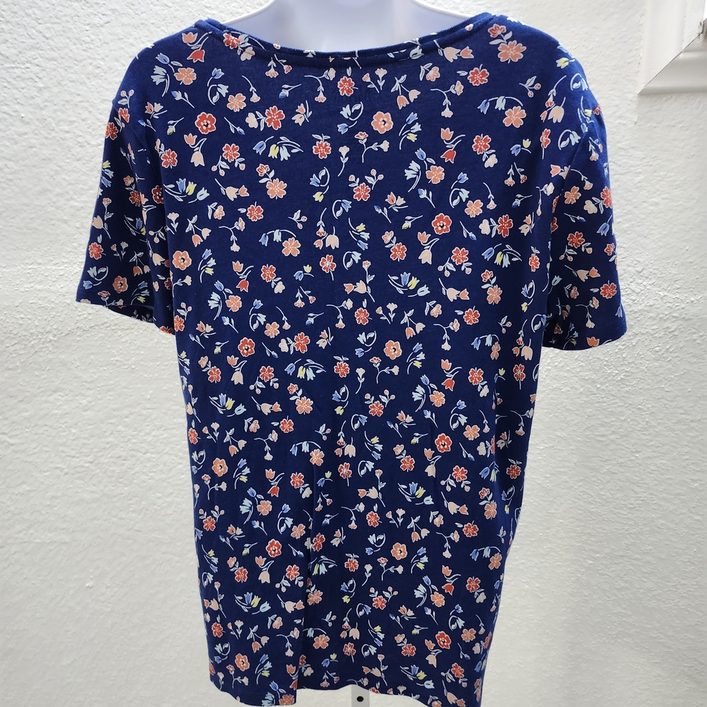 Croft & Barrow 100% Cotton Beautiful Navy Blue Floral Women's Short Sleeve Tee - Picture 2 of 3
